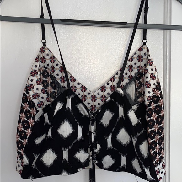 Pattern blocking tank top with adjustable straps - Picture 3 of 5